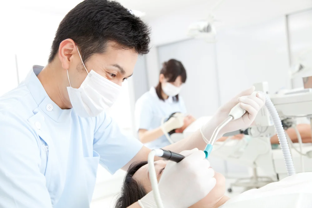 implant-doctor-1.webp