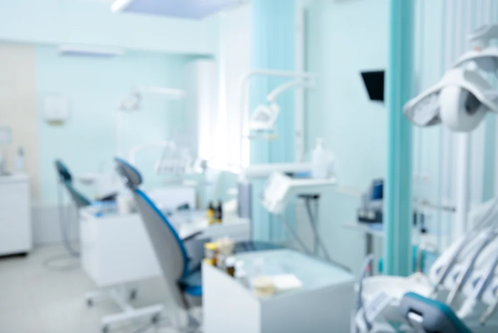 implant-doctor-5.webp