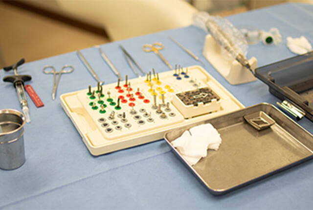 インプラント手術の小器具