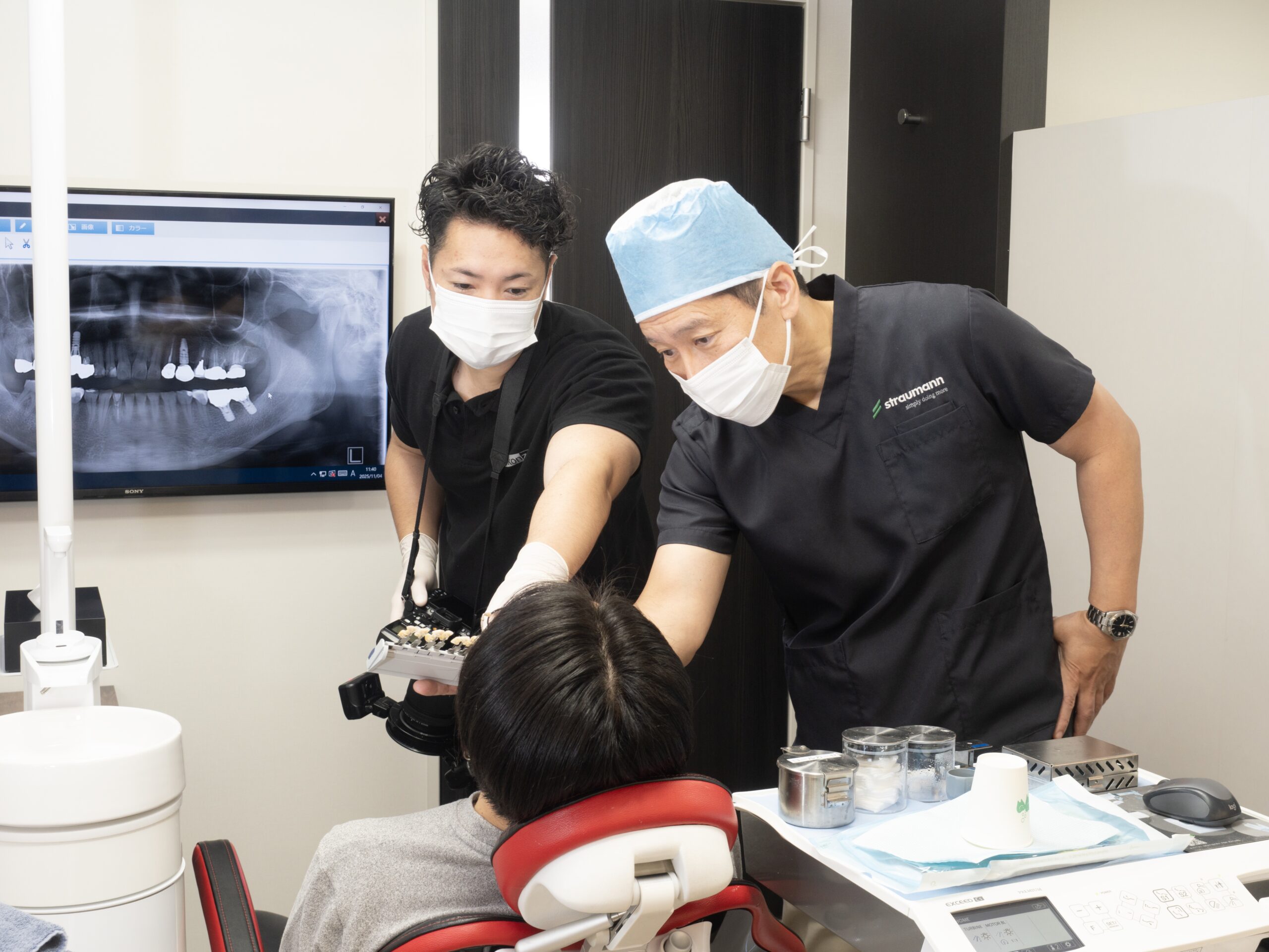 歯科医師と技工士の立ち会い
