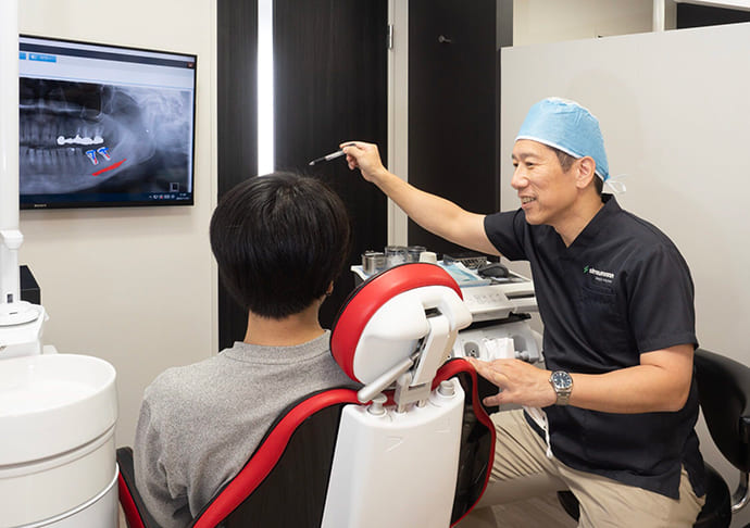 インプラントの治療前に<br>丁寧なご説明